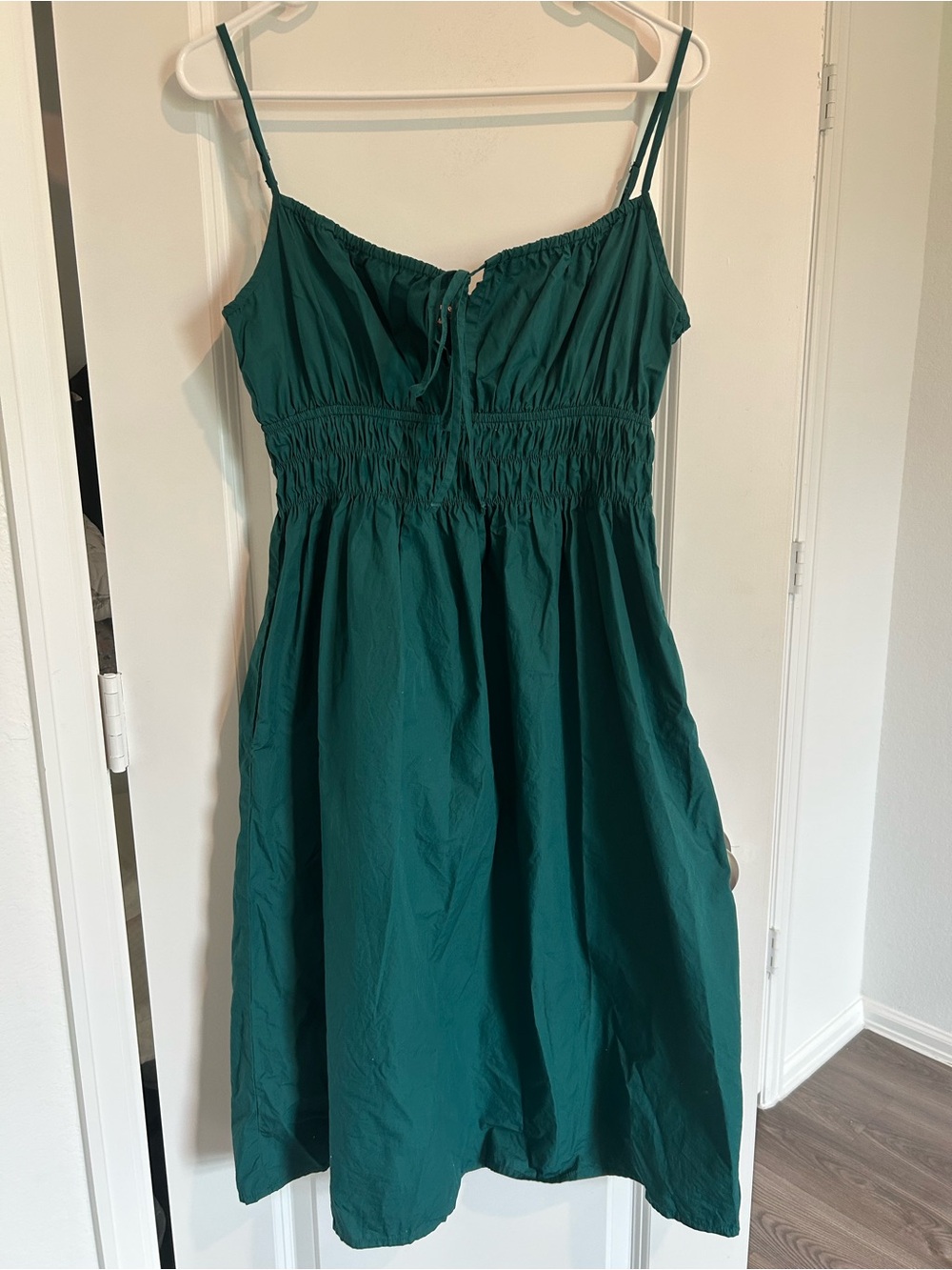 Quince 100% Organic Cotton Keyhole Midi Dress in Garden Green - Picture 4 of 9